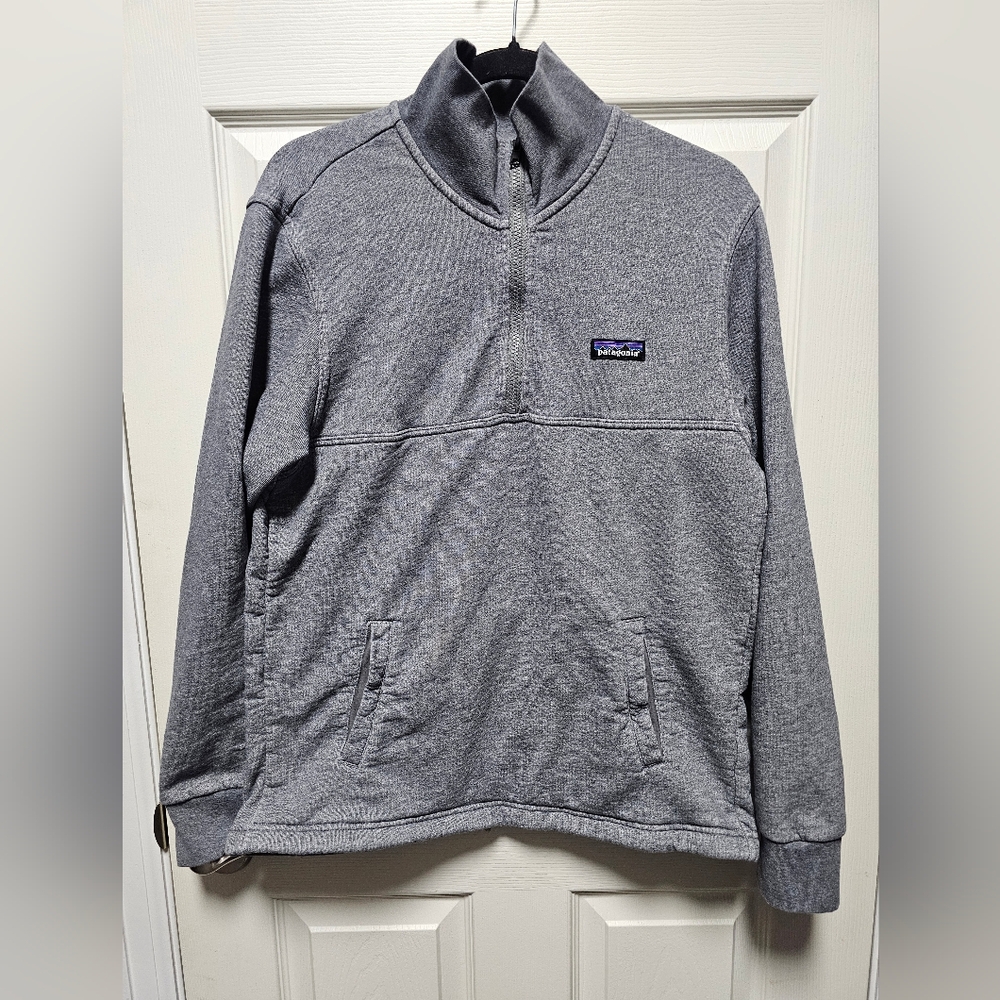 Patagonia Men's Gray 1/4 Zip Sweatshirt - Size Small - Very Good Used Condition